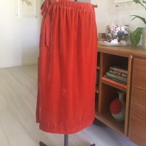Fun velveteen skirt with Tie detail